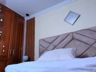 Live webcam model laracooper on Soda Cams