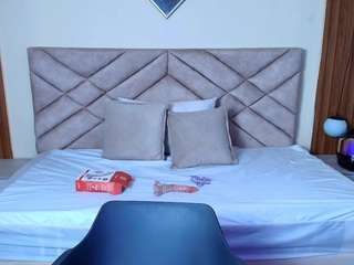 laracooper live cam profile