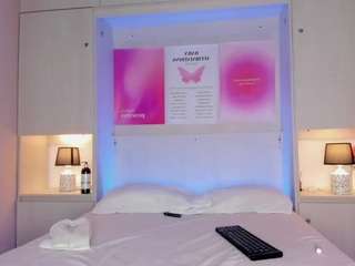 Live webcam model oshwn on Soda Cams