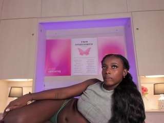 oshwn's CamSoda show and profile