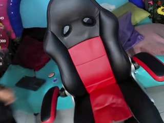 Questo modello è in diretta ora. suzume-mendez