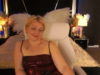 Live cam show with AmaraNightss