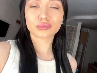 Live webcam model clotildetelep on Soda Cams