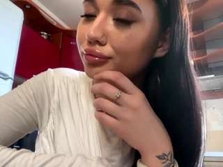 Live webcam model clotildetelep on Soda Cams