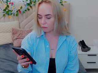 Live webcam model hila-greys on Soda Cams