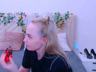 hila-greys Live Webcam on CamSoda