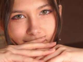 Live webcam model janessajohns on Soda Cams