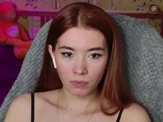 lunavira's CamSoda show and profile