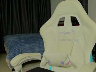 naturallyelly's CamSoda show and profile