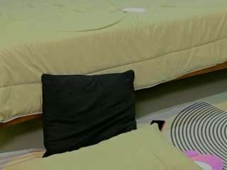 naturallyelly's CamSoda show and profile