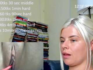 Live cam show with queenofthenighttt