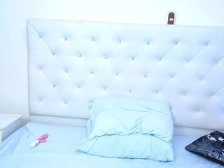 sweetcurvyy Live Webcam on CamSoda