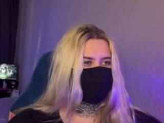 xtoni's CamSoda show and profile