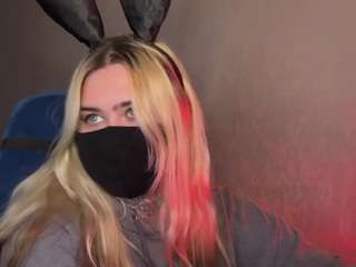 xtoni's CamSoda show and profile