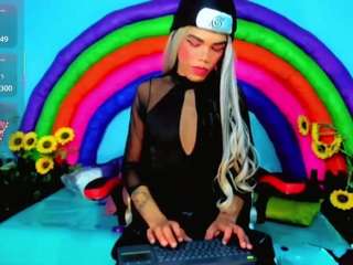 andrea-pop Live Webcam on CamSoda