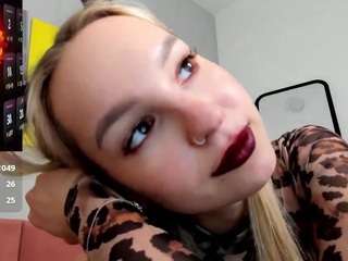 Live webcam model daisymellifluous on Soda Cams
