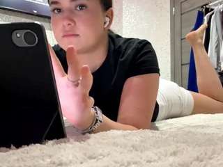 Live webcam model leannefonsecn on Soda Cams