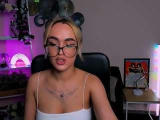 lili-blake live cam profile