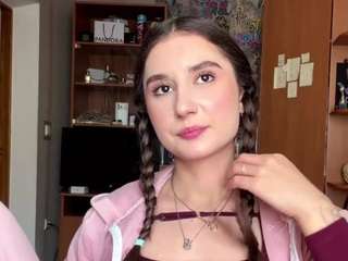 Live webcam model tishatheaker on Soda Cams