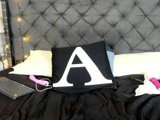 valentinadesire's CamSoda show and profile