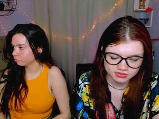 Live webcam model alma-rune on Soda Cams