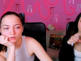 Live webcam model alma-rune on Soda Cams