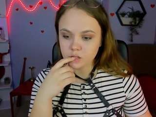 alma-rune Live Webcam on CamSoda