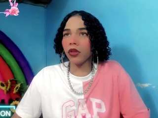britany-montiel's live room