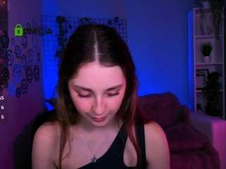 elara-night1 live cam profile