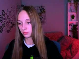 elara-night1's CamSoda show and profile