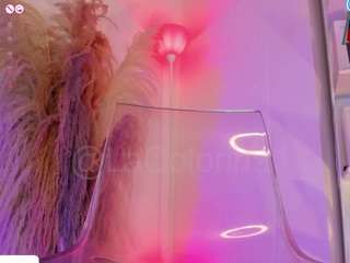 LaColorinaa live cam on CamSoda