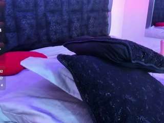 Live webcam model lumiere-eclipse on Soda Cams