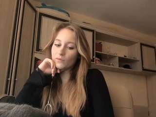 Live webcam model monetbora on Soda Cams