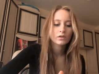 Live webcam model monetbora on Soda Cams