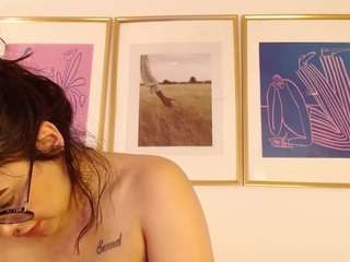 le modèle aria-rouse est en webcam porno dans un show sur le site camsoda, il possède les tags suivants: ass,naked,young adult,twerk,teen (18+),striptease,shaved pussy,role play,pussy,normal,no smoking,no drinking,nipple piercings,average,nature,handjob,green eyes,bj,black hair,blowjob