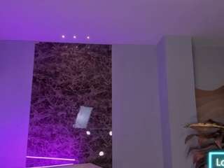 ariananova Live Webcam on CamSoda