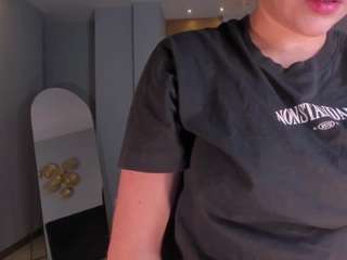 ariananova webcam