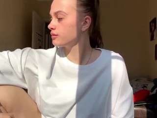 Live webcam model eleonordumez on Soda Cams