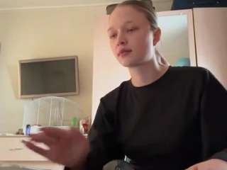 le modèle kazukochristoforou est en webcam porno dans un show sur le site camsoda, il possède les tags suivants: ahegao,blowjob,body massage,cuckold,dirty talk,facial,fingering,green eyes,no drinking,no smoking,skinny,teen 18,young adult,blonde hair,hd,small tits