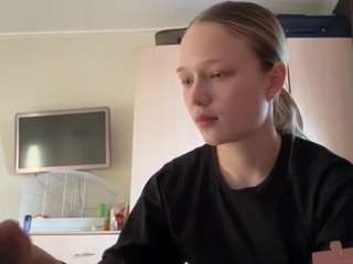 Live webcam model kazukochristoforou on Soda Cams