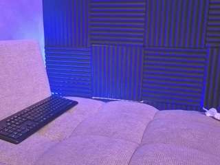 Luckyswgson's cam show statistics and live stream