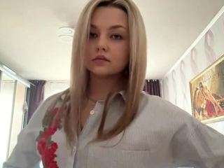 Live webcam model mechellewensman on Soda Cams