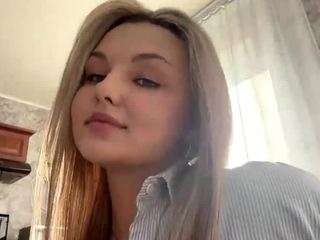 Live webcam model mechellewensman on Soda Cams