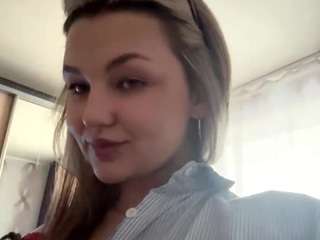 Live webcam model mechellewensman on Soda Cams