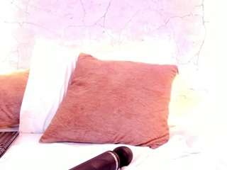 le modèle nina-desire est en webcam porno dans un show sur le site camsoda, il possède les tags suivants: black hair,blowjob,brown eyes,camel toe,dirty talk,facial piercings,no drinking,no smoking,sex toys,spanking,striptease,twerk,big tits,curvy,hd