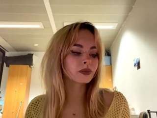 Live webcam model rayhelm on Soda Cams