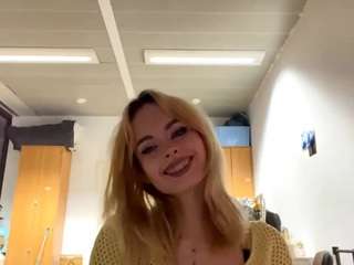 Live webcam model rayhelm on Soda Cams