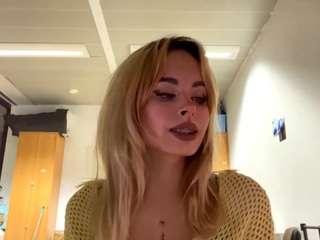 Live webcam model rayhelm on Soda Cams