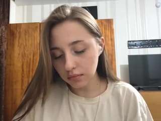 Live webcam model robynwilhide on Soda Cams