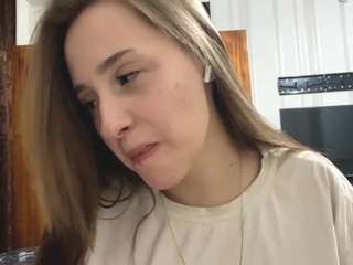 Live webcam model robynwilhide on Soda Cams